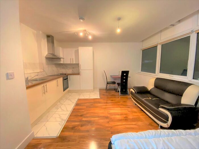 Studio To Rent In Cranbrook Road, Ilford, IG1