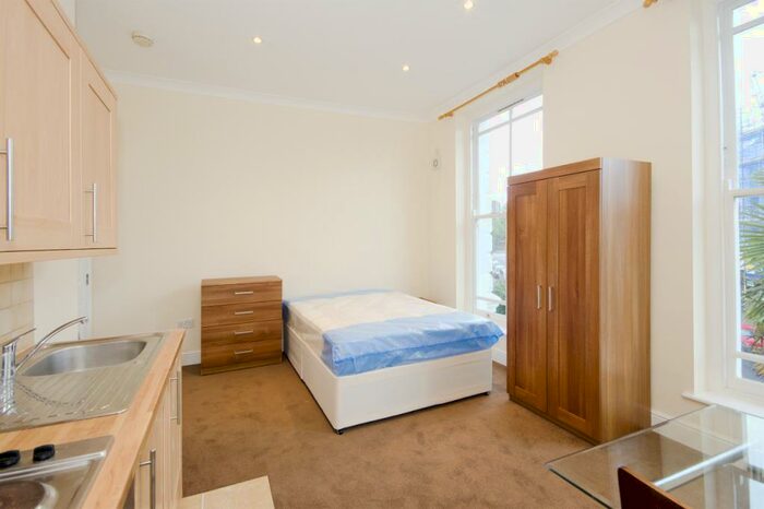 Flat To Rent In Torriano Avenue, London, NW5