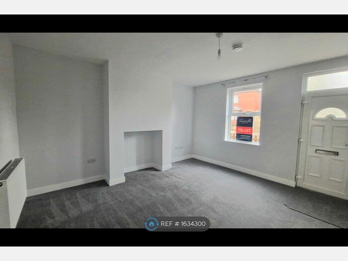 2 Bedroom End Of Terrace House To Rent In High Street, Royston, Barnsley, S71