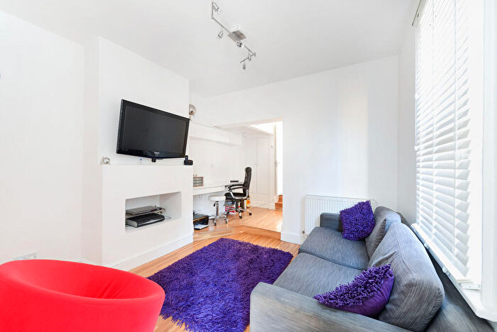 2 Bedroom Apartment To Rent In Radford Road, Hither Green, SE13
