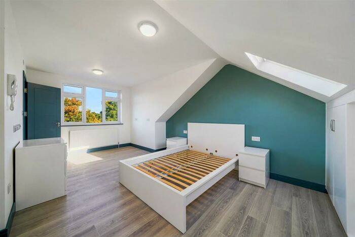 Studio To Rent In High Road, Harrow, HA3