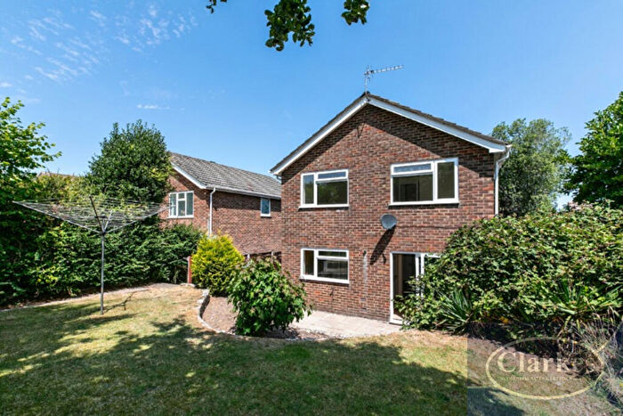 3 Bedroom Detached House For Sale In Heads Farm Close, Bournemouth, BH10
