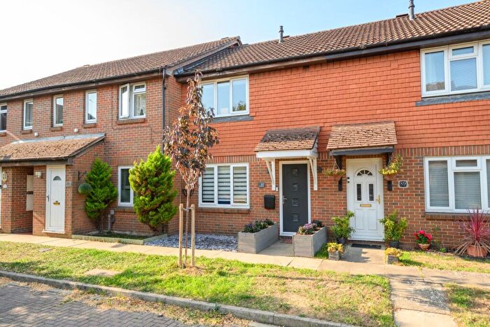 3 Bedroom House For Sale In Shaw Drive, Walton-On-Thames, KT12