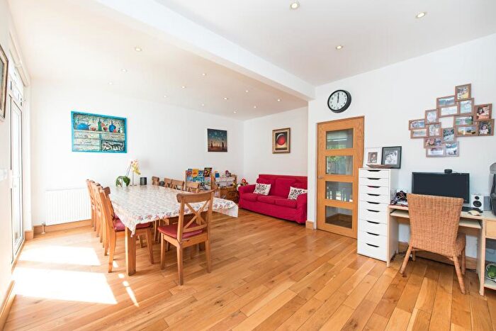 3 Bedroom Terraced House To Rent In Leeside Crescent, Temple Fortune, NW11