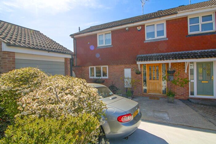 3 Bedroom Semi Detached House For Sale In Wethersfield Close, Rayleigh, SS6