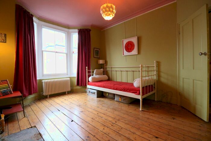 5 Bedroom Semi-Detached House To Rent In Glynfield Road, Harlesden, London, NW10