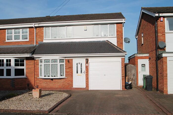 3 Bedroom Semi-Detached House To Rent In Moray Close, Halesowen, West Midlands, B62