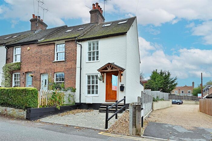 3 Bedroom Property For Sale In Westfield Road, Harpenden, AL5