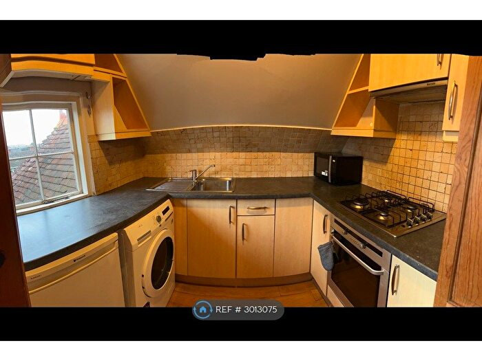 2 Bedroom Flat To Rent In Western Elms Ave, Reading, RG30