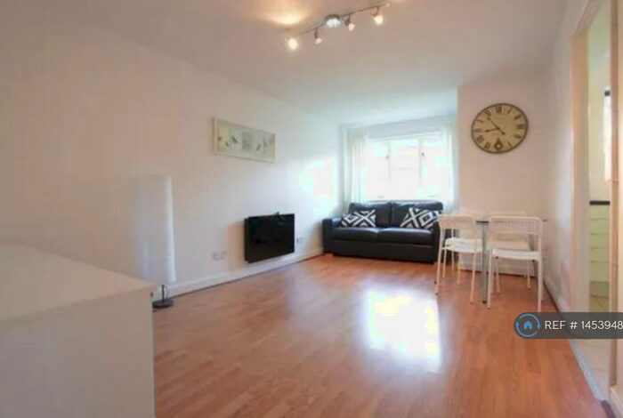 1 Bedroom Flat To Rent In Offers Court, London, KT1