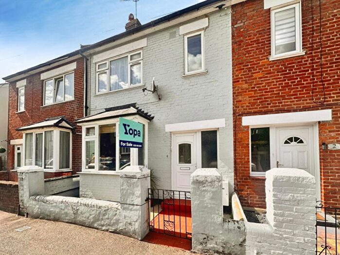 3 Bedroom Terraced House For Sale In St. Peter Street, Rochester, ME1