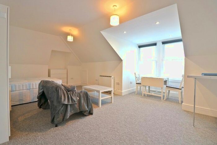 Studio To Rent In Freeland Road, Ealing, London. W5