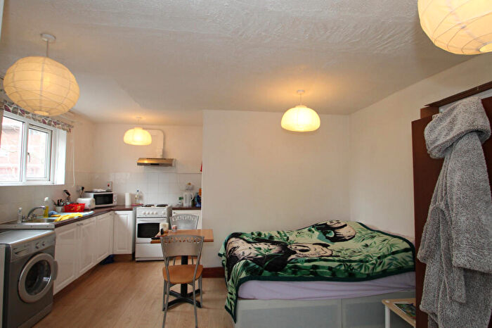 Studio To Rent In Tilloch Street, Islington, N1