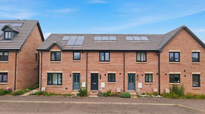 2 Bedroom Flat To Rent In Sandilands Road, Craigmillar, Edinburgh, EH16