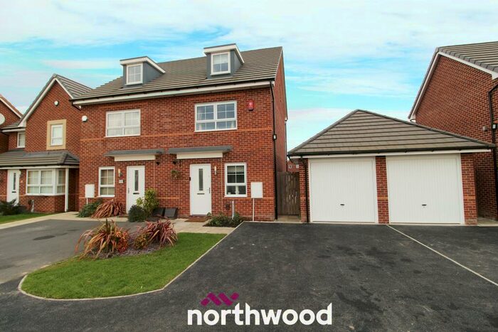 3 Bedroom Town House To Rent In Oxbow Drive, Wheatley, Doncaster, DN2