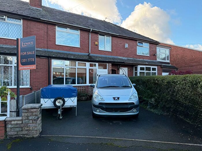 3 Bedroom Terraced House For Sale In Parkfield Avenue, Oldham, OL8
