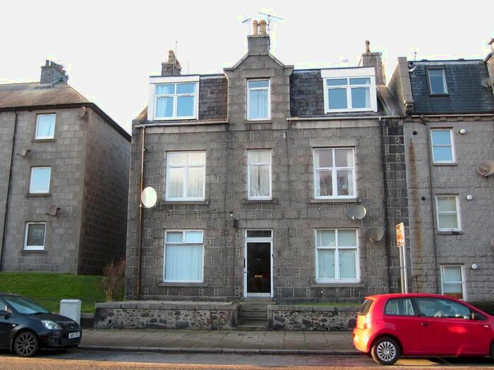 1 Bedroom Flat To Rent In Holburn Street, First Floor Left, AB10