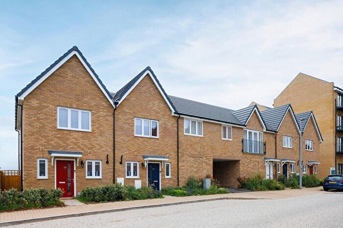 4 Bedroom Semi-Detached House To Rent In Thackerey Crescent, Milton Keynes, Buckinghamshire, MK4