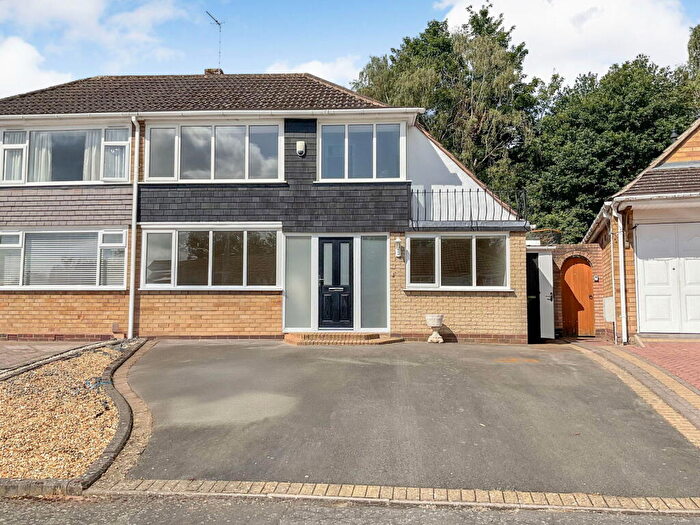 3 Bedroom Semi-Detached House For Sale In Richmond Grove, Wollaston, Stourbridge, DY8