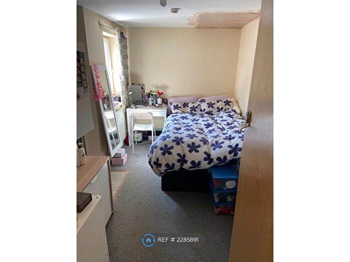 2 Bedroom Flat To Rent In Albany Road, Cardiff, CF24
