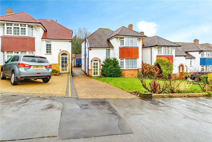 3 Bedroom Detached House For Sale In Raglan Court, South Croydon, CR2