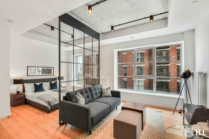 Flat To Rent In Douglass Tower, Good Luck Hope, E14