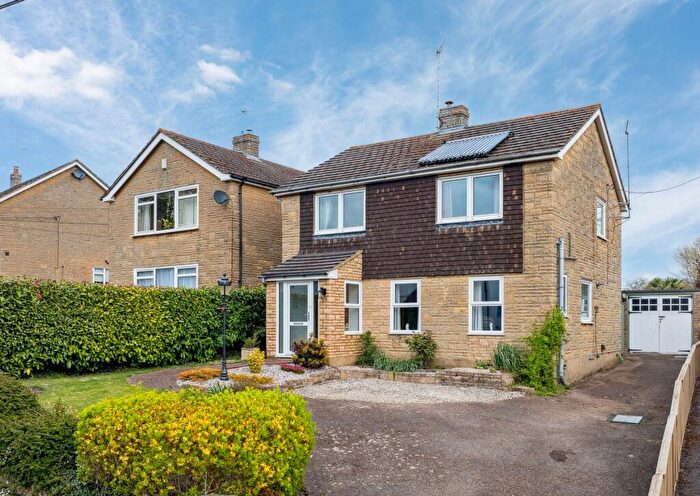 4 Bedroom Detached House For Sale In Haseley Road, Little Milton, OX44