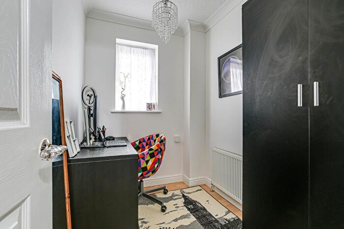 3 Bedroom Terraced House For Sale In Lomond Gardens, South Croydon, CR2
