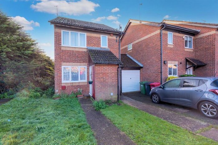 1 Bedroom Maisonette To Rent In Hardy Close, Slough, Berkshire, SL1