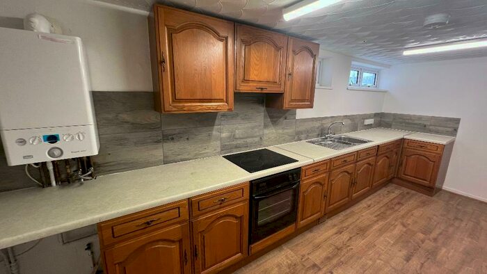 3 Bedroom Flat To Rent In Cardiff Street, Aberdare, Aberdare, United Kingdom &#;(&#;+), CF44