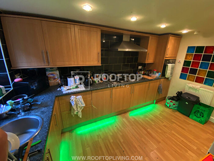 8 Bedroom House To Rent In Mayville Avenue, Leeds, LS6