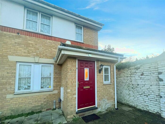 3 Bedroom End Of Terrace House To Rent In Whitstable Place, Croydon, CR0
