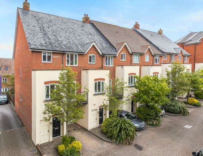 4 Bedroom Town House To Rent In Penlon Place, Abingdon, OX14