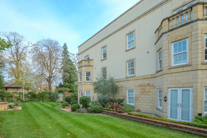 2 Bedroom Apartment To Rent In Buttercross Lane, Witney, OX28
