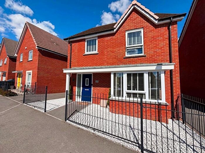 4 Bedroom Detached House For Sale In Robinson Grove, Longhedge, SP4