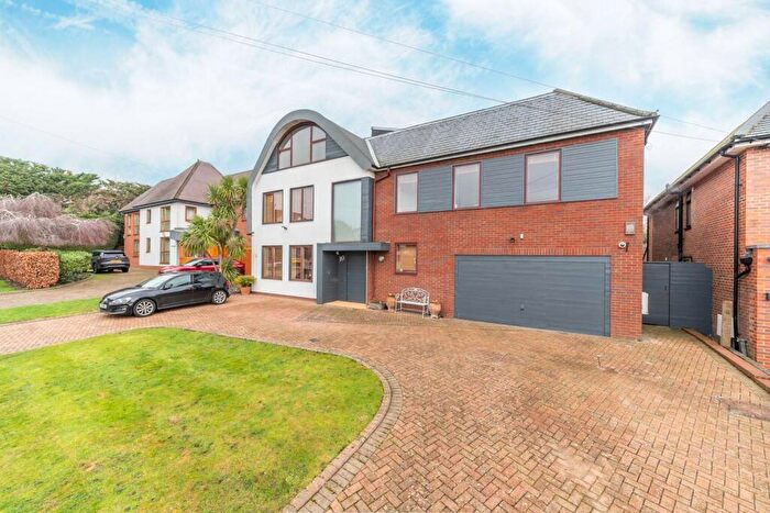 4 Bedroom Semi Detached House For Sale In Reenglass Road, Stanmore, HA7