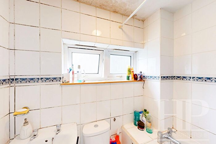 2 Bedroom Flat To Rent In Caburn Court, Crawley, RH11