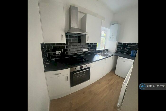 Studio To Rent In Gloucester Drive, London, N4