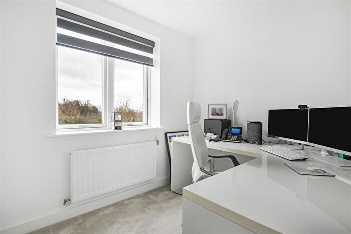 5 Bedroom Detached House For Sale In Haricot Vale Road, Bicester, OX27