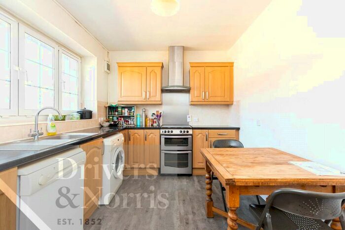 2 Bedroom Apartment To Rent In Hollins House, Tufnell Park Road, Tufnell Park, London, N7