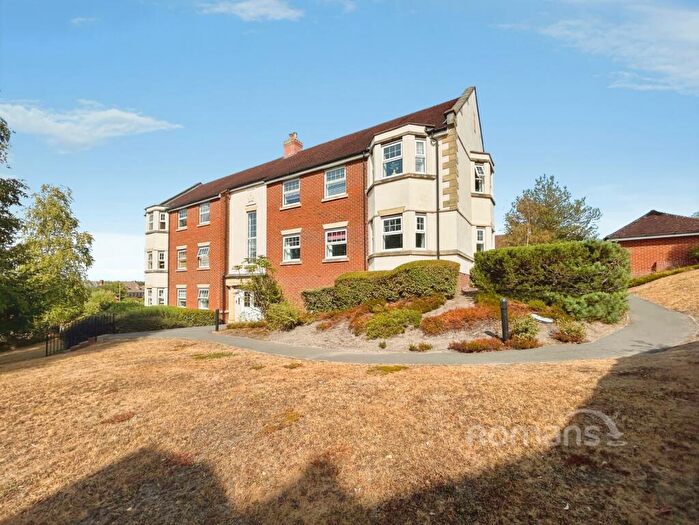 2 Bedroom Apartment For Sale In Bromfield Place, Fleet, GU51
