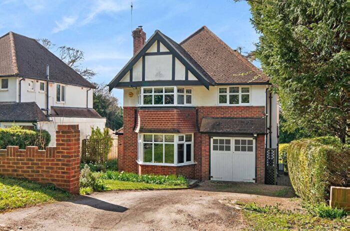 4 Bedroom Detached House For Sale In Cearn Way, Coulsdon, CR5