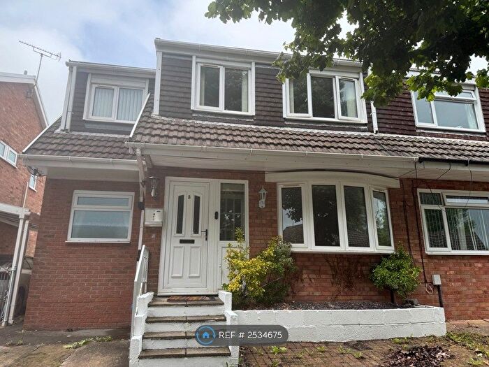 4 Bedroom Semi-Detached House To Rent In Clos Crucywel, Swansea, SA6