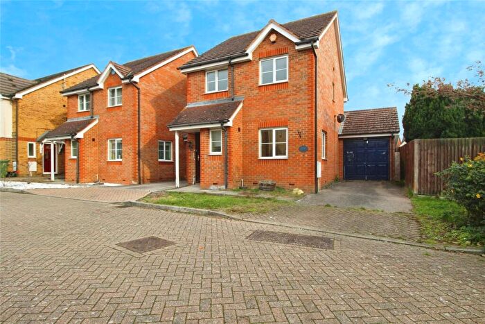 3 Bedroom Link Detached House For Sale In Glover Close, Kemsley, Sittingbourne, Kent, ME10
