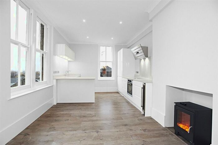 2 Bedroom Flat To Rent In Onslow Avenue Mansions, Richmond, Surrey, TW10