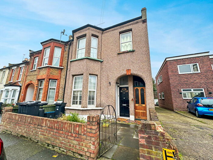 1 Bedroom Flat For Sale In Prospect Road, Woodford Green, IG8