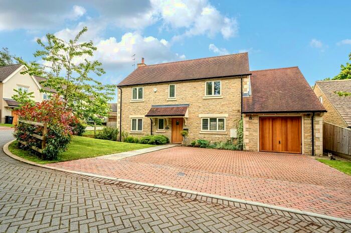 4 Bedroom Detached House For Sale In Charlbury, Oxfordshire, OX7