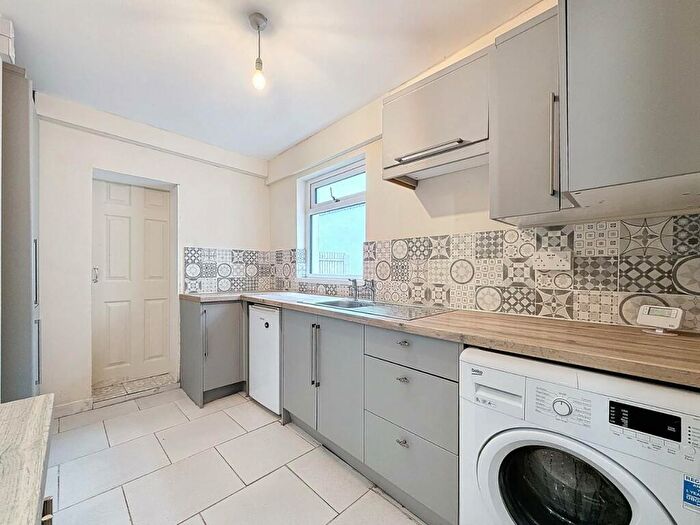 1 Bedroom Apartment To Rent In Caerphilly Road, Birchgrove, Cardiff, CF14