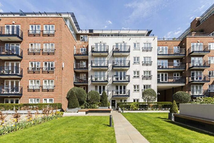 2 Bedroom Flat To Rent In Royal Quarter, Seven Kings Way, Kingston Upon Thames, KT2