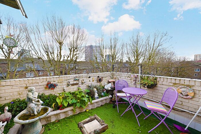 2 Bedroom Flat For Sale In Navenby Walk, Bow, E3